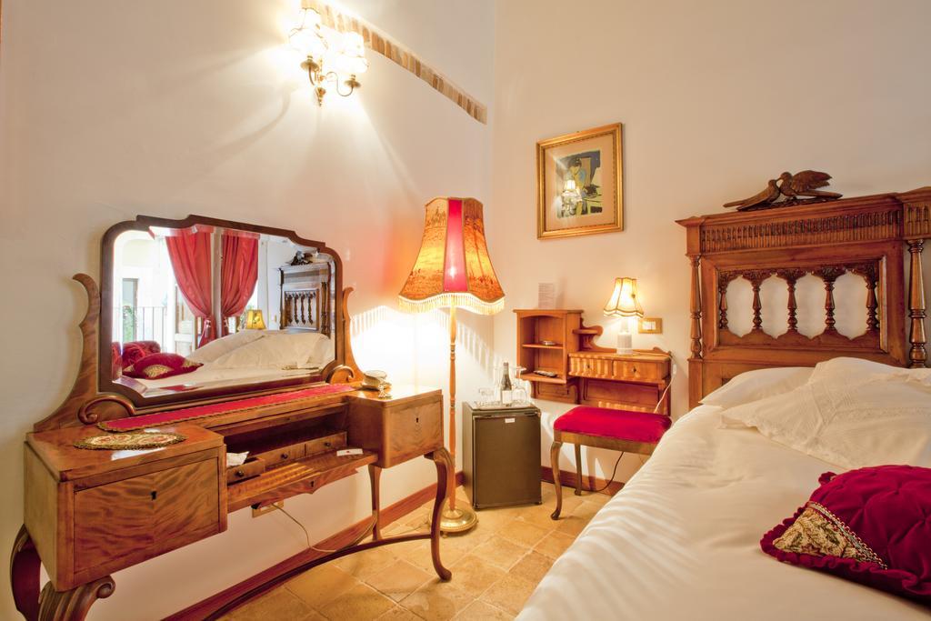 B&B Il Marchese Del Grillo Sulmona Phòng bức ảnh