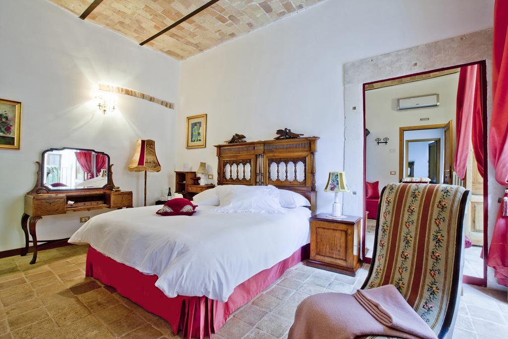 B&B Il Marchese Del Grillo Sulmona Phòng bức ảnh