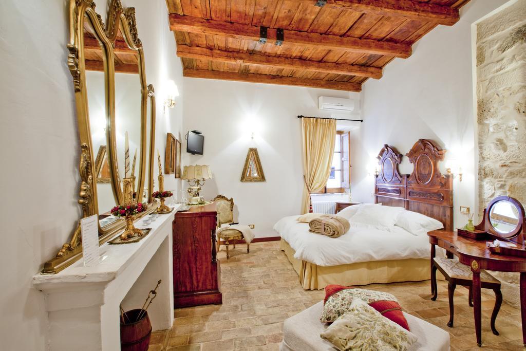 B&B Il Marchese Del Grillo Sulmona Phòng bức ảnh